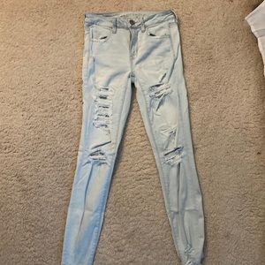 American Eagle Light Wash Distressed Jeans!!